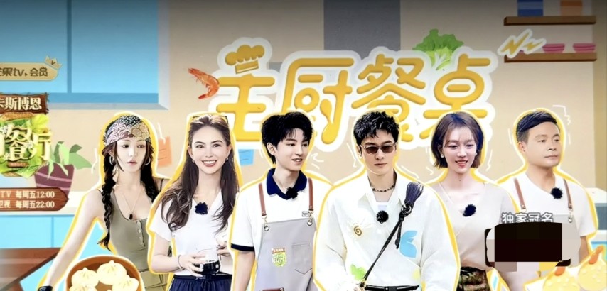 接连出错拖累团队经营！节目组连夜修改海报，撤掉张雅琪