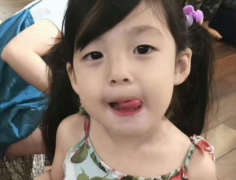 完美等比例长大！刘畊宏13岁小泡芙颜值蜕变，被赞甜妹天花板