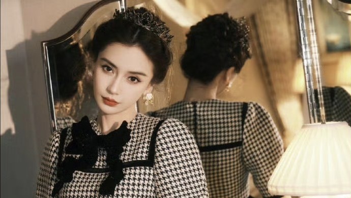 时隔一年复刻同款元素，Angelababy 颜值依旧稳定抗打！