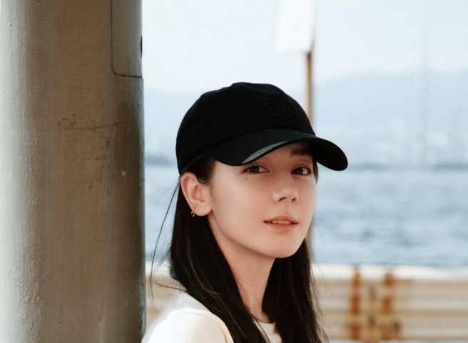 私服审美在线！迪丽热巴快速扫货，小众原创单品轻松被她发掘