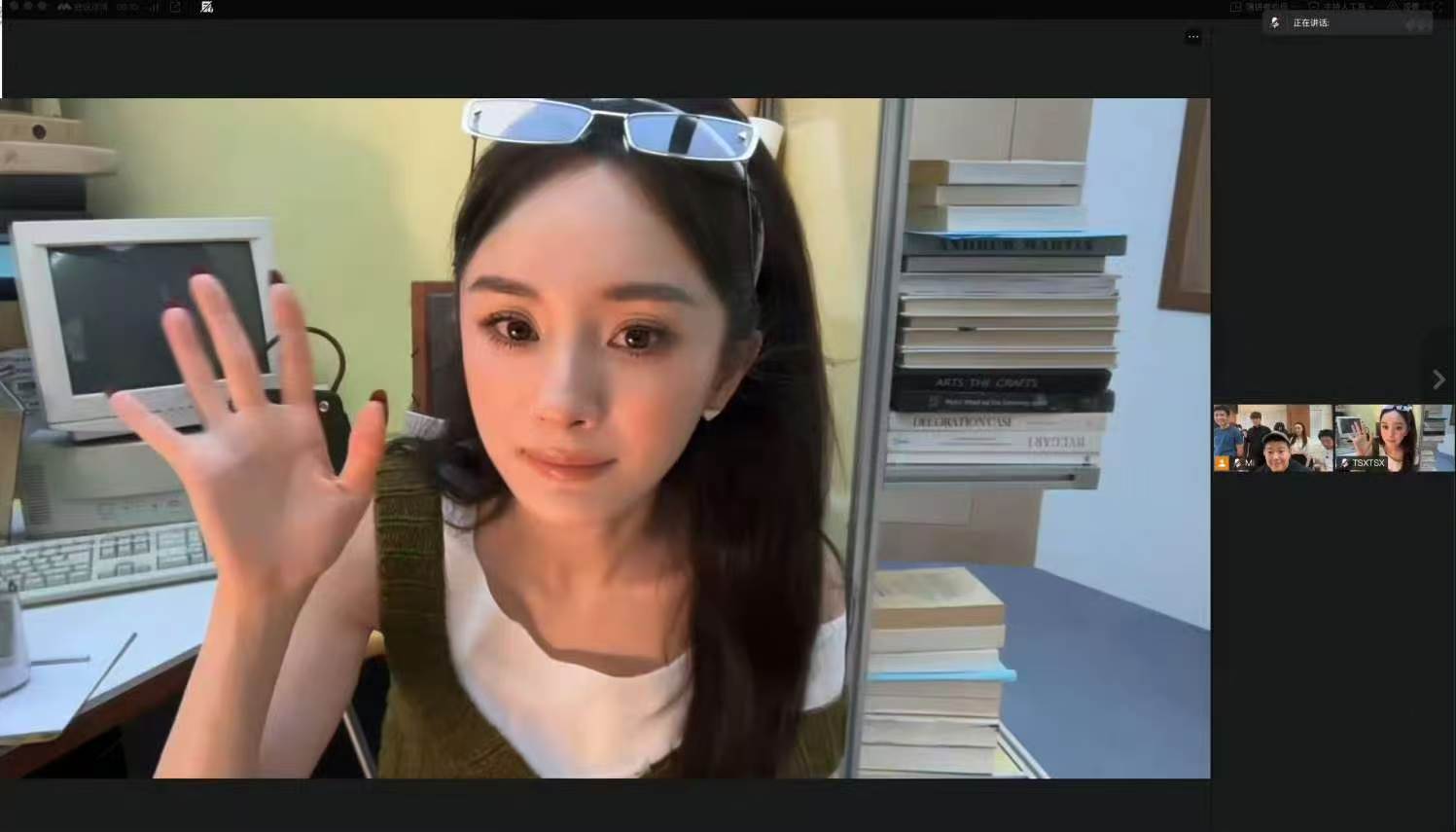 谁能想到？杨幂靠着线上会议，拍出独有的复古古早氛围感