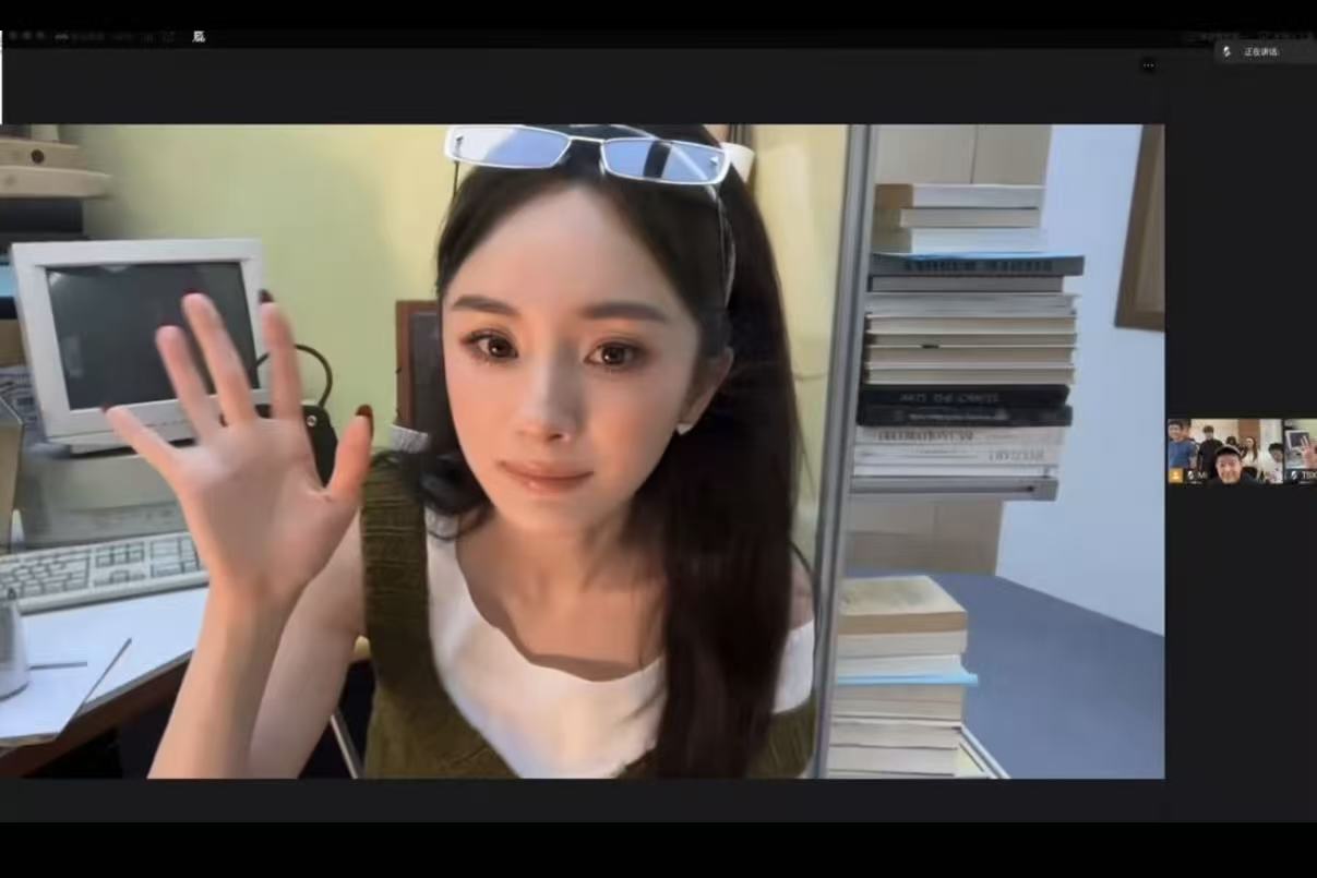 隔着腾讯会议拍大片！杨幂 ELLE 金九花絮出圈，网友感叹颜值太能打