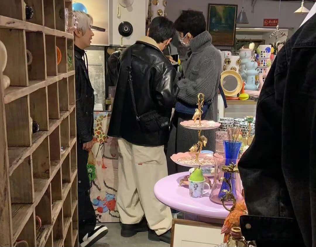 离谱热搜！气质反差太大，路人错把李荣浩当井柏然助理