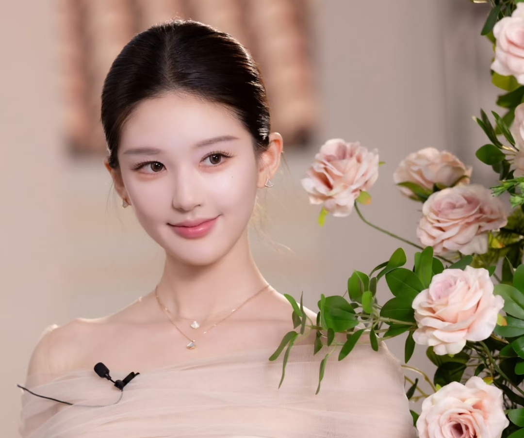 宝格丽新任CEO首场晚宴！刘亦菲全场杀疯，为何唯独代言人赵露思缺席？