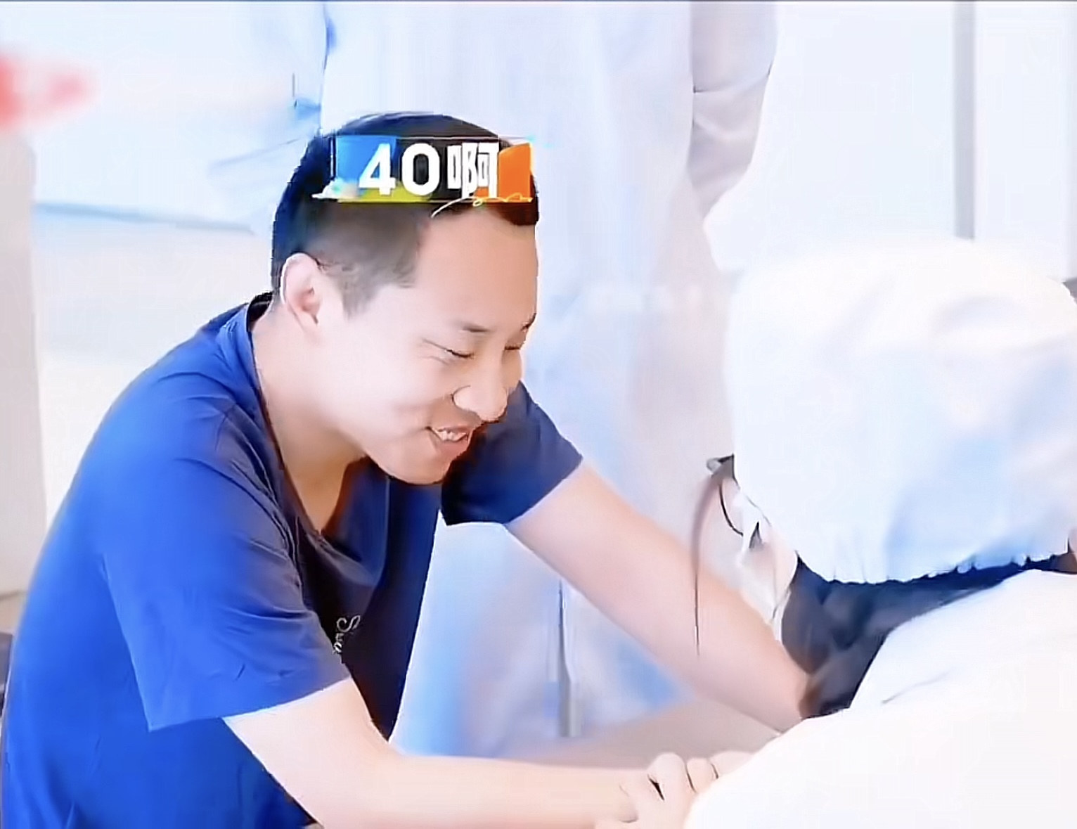 笑到捶桌！徐志胜综艺把脉名场面，医生看脉说很年轻，抬头一看：你有 40 了？