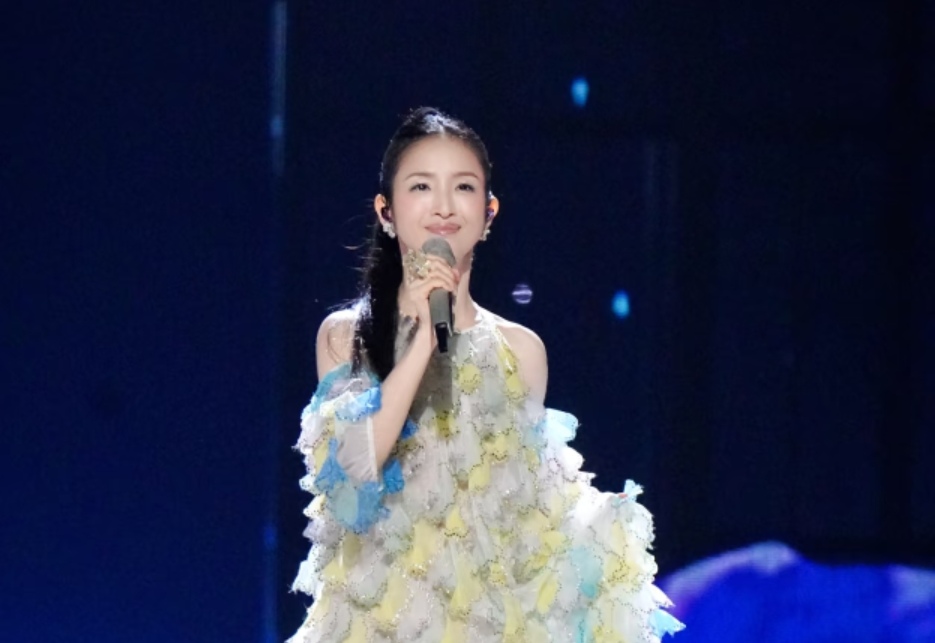 前奏一响泪目！林依晨登台演唱《恶作剧》，袁湘琴真的回来了吗？