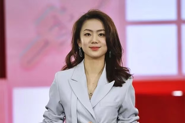 刚答辩完就去主持？大家都在磕爱情，没人注意冯禧这段履历有多牛？