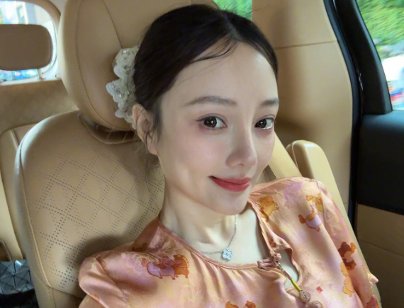 13 岁年龄差、多次同游！李小璐和 rapper 的关系终于藏不住？