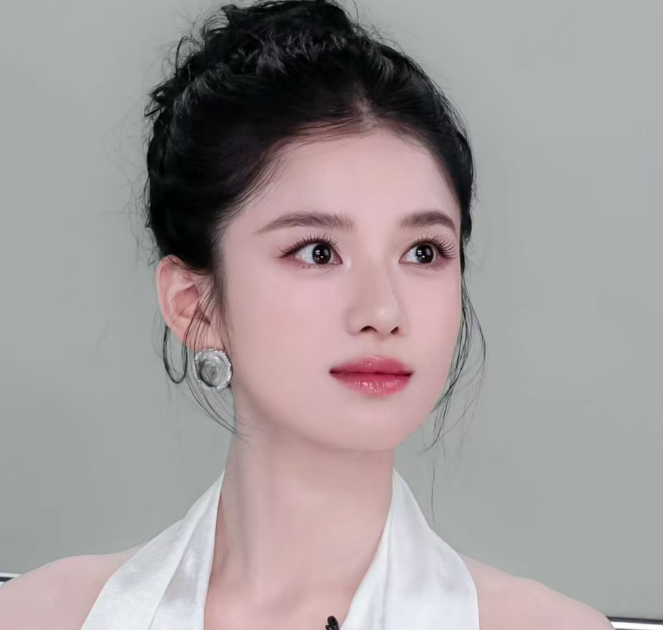 全网美疯！张婧仪直播造型封神，真正的珍珠拟人天花板，谁看了不心动？