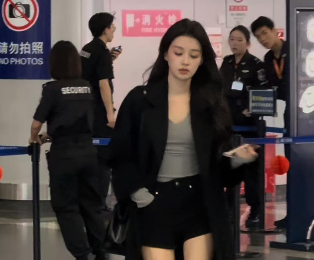 圆脸甜妹和冷艳拽姐是同一个人？孙怡为什么让粉丝找不到合适的词形容她？