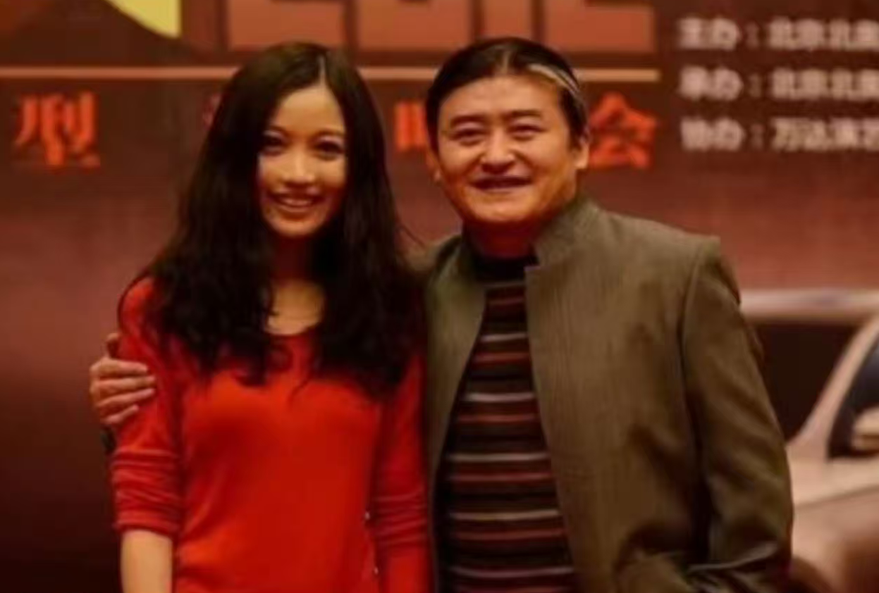 刘欢走了，姚贝娜也走了，《甄嬛传》片头片尾的歌声还有谁在听？