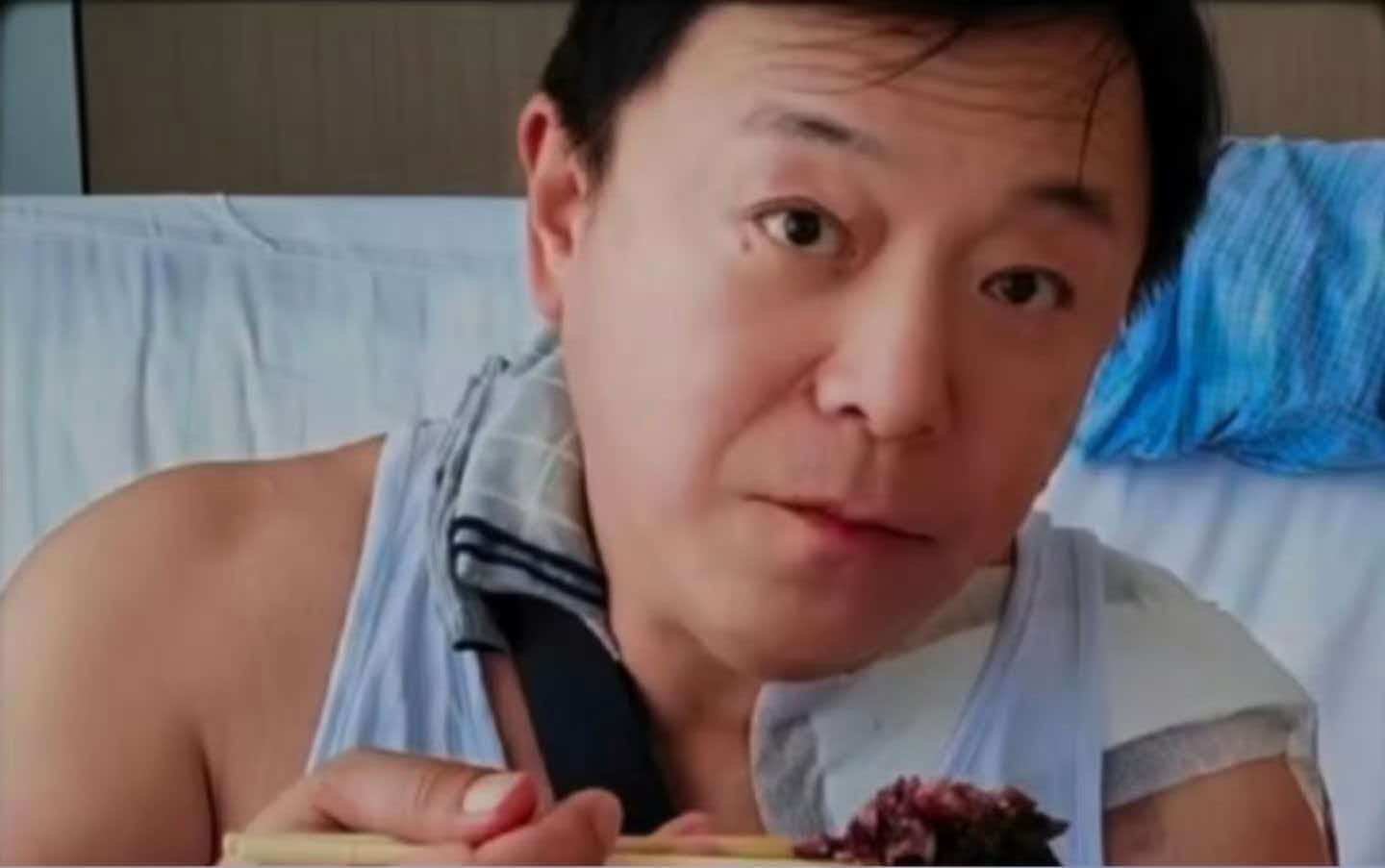 半月两次摔倒！黄渤骑行分心致锁骨骨折，苦中作乐劝网友切莫侥幸