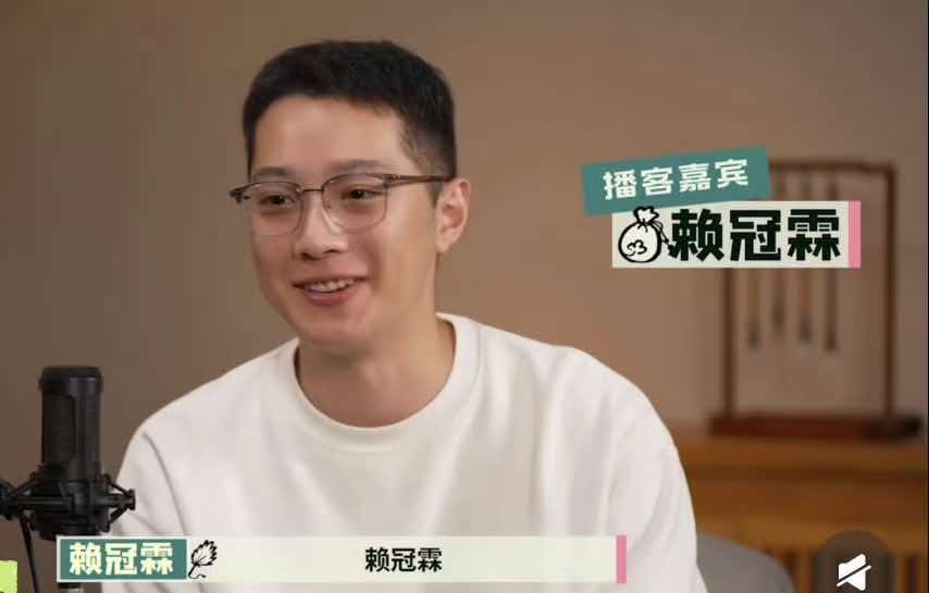 唐国强播客一句长辈式催婚，赖冠霖当场语塞笑场，结婚传闻冲上热搜