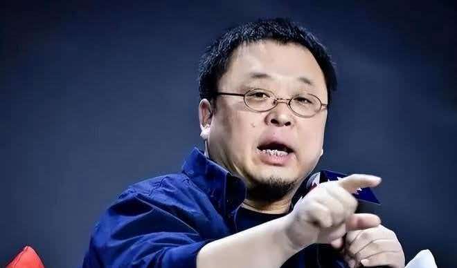 连发七个抄的！罗永浩痛批苹果折叠机，原创设计沦为补救漏洞