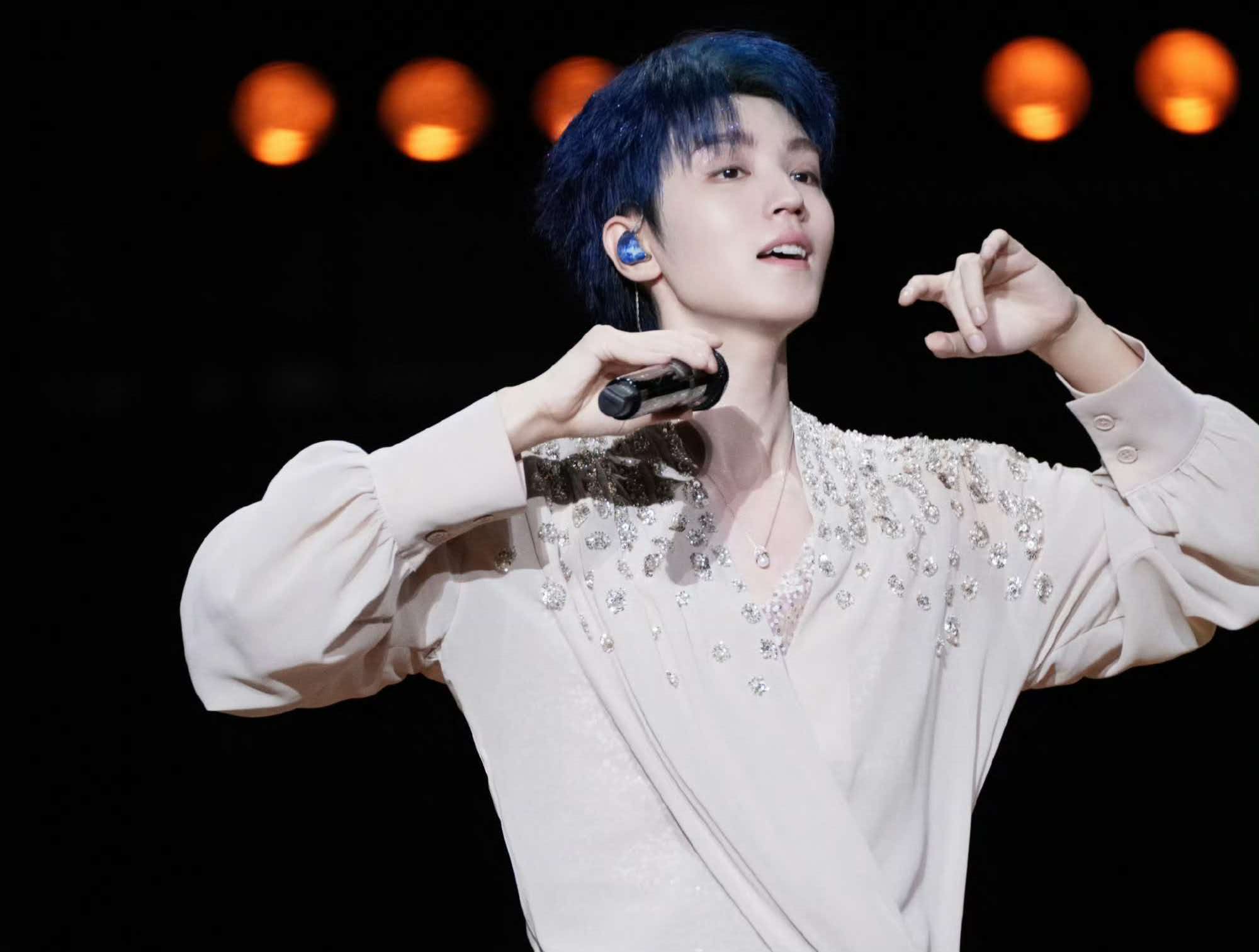 眼含热泪破防全场！王俊凯北京演唱会限定曲目一直很安静太好哭