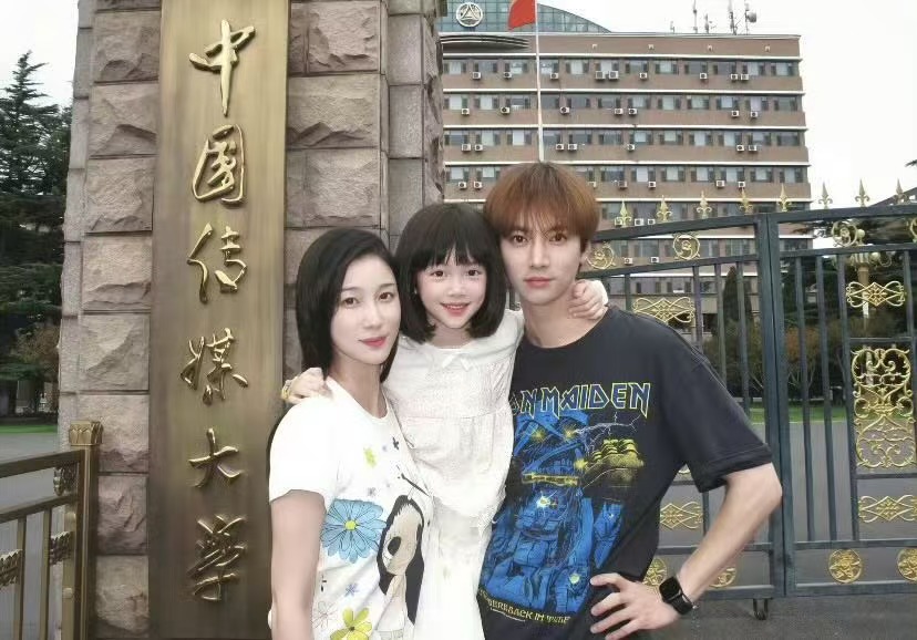 出生就在罗马！沐言 5 岁手握 6 本房产证，背后的争议远比想象复杂