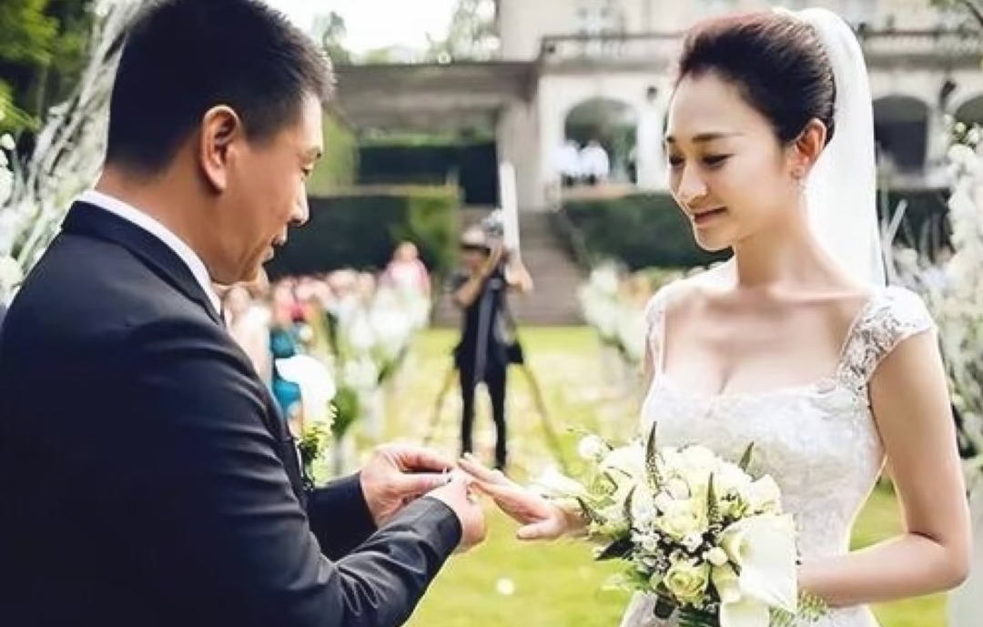 从 16 年挚友到 11 年夫妻，李小冉徐佳宁为什么走到互不打扰？