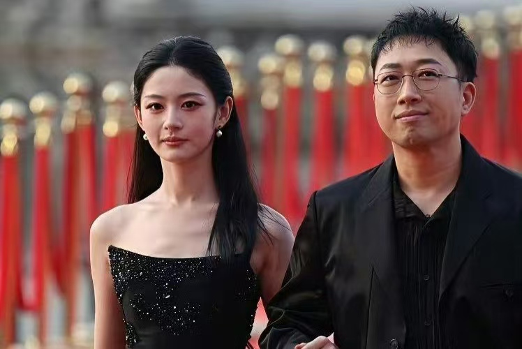 从全网群嘲木头美人到赵晴 4.0，于正押宝她能成功吗？