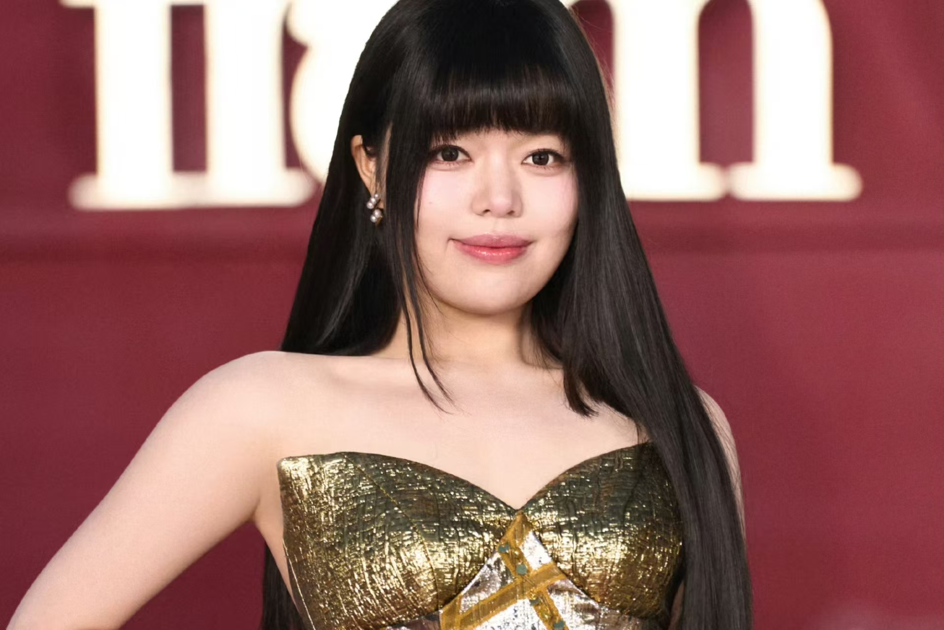 打脸全网嘲讽！被笑 “厚本变薄本”，奥黛丽厚本直接站上芭莎红毯