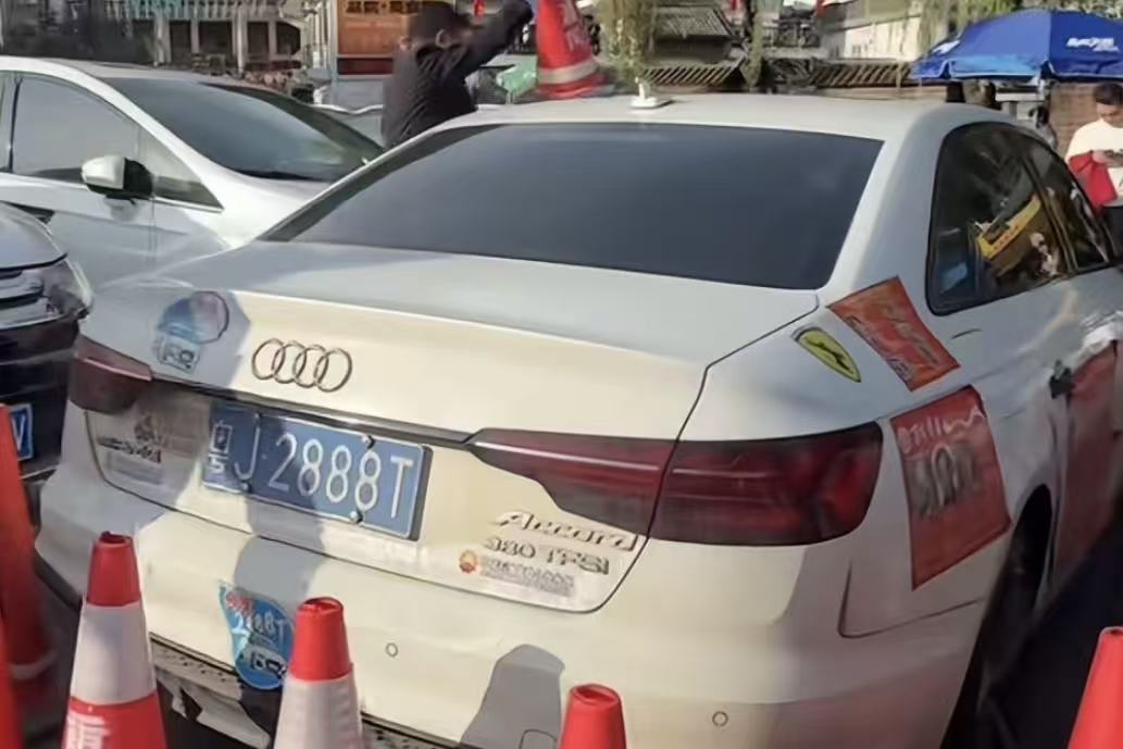 一车带偏整个车队走错十几公里，景区无奈把车“保护”起来
