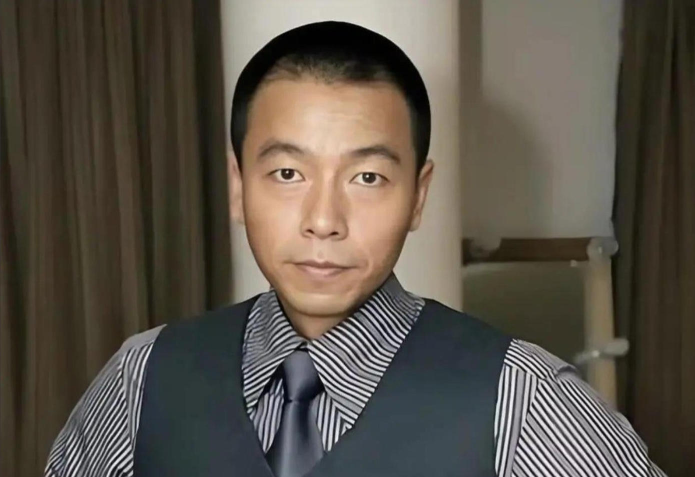 辞去刑警铁饭碗，跑去演戏帮父还债1000万！硬汉演员王挺背后的辛酸与担当