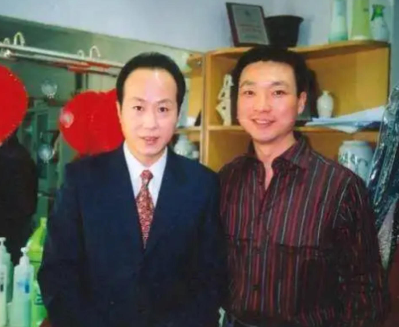 罗京去世后，妻子带14岁儿子改嫁富商遭非议！如今儿子用一封信守住父亲最后的体面