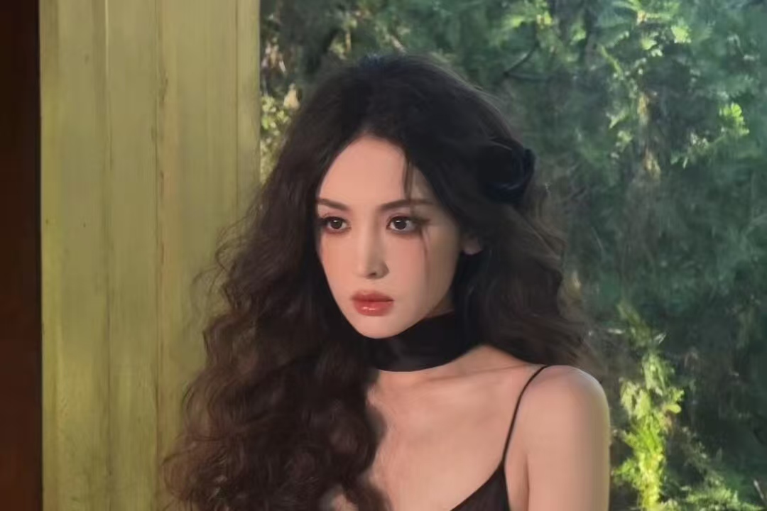 赶盛典还能丢手机？娜扎这波迷糊操作又被网友粉丝抓包啦