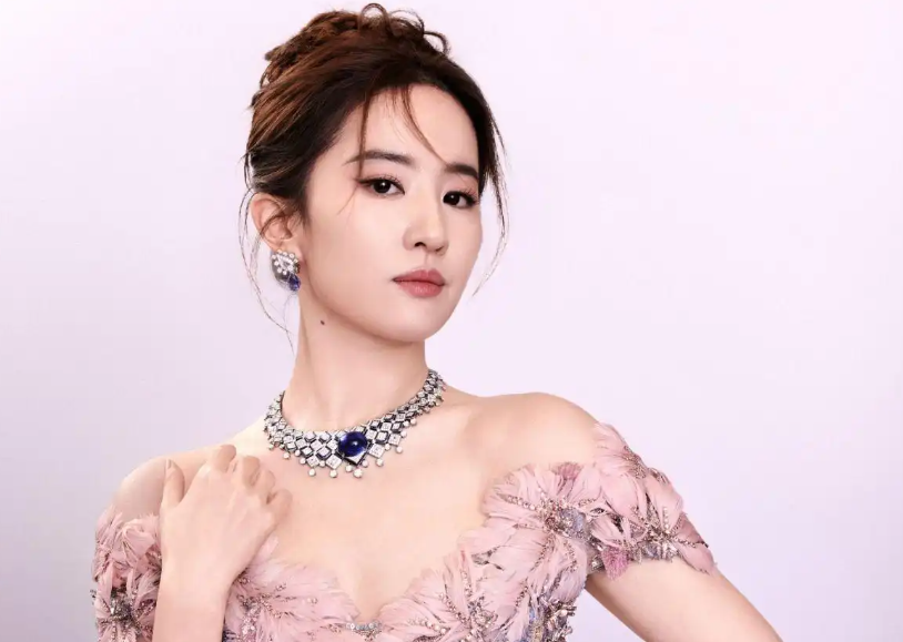 迪丽热巴、娜扎、刘亦菲同框，凭什么被叫“内娱最权威三张脸”？