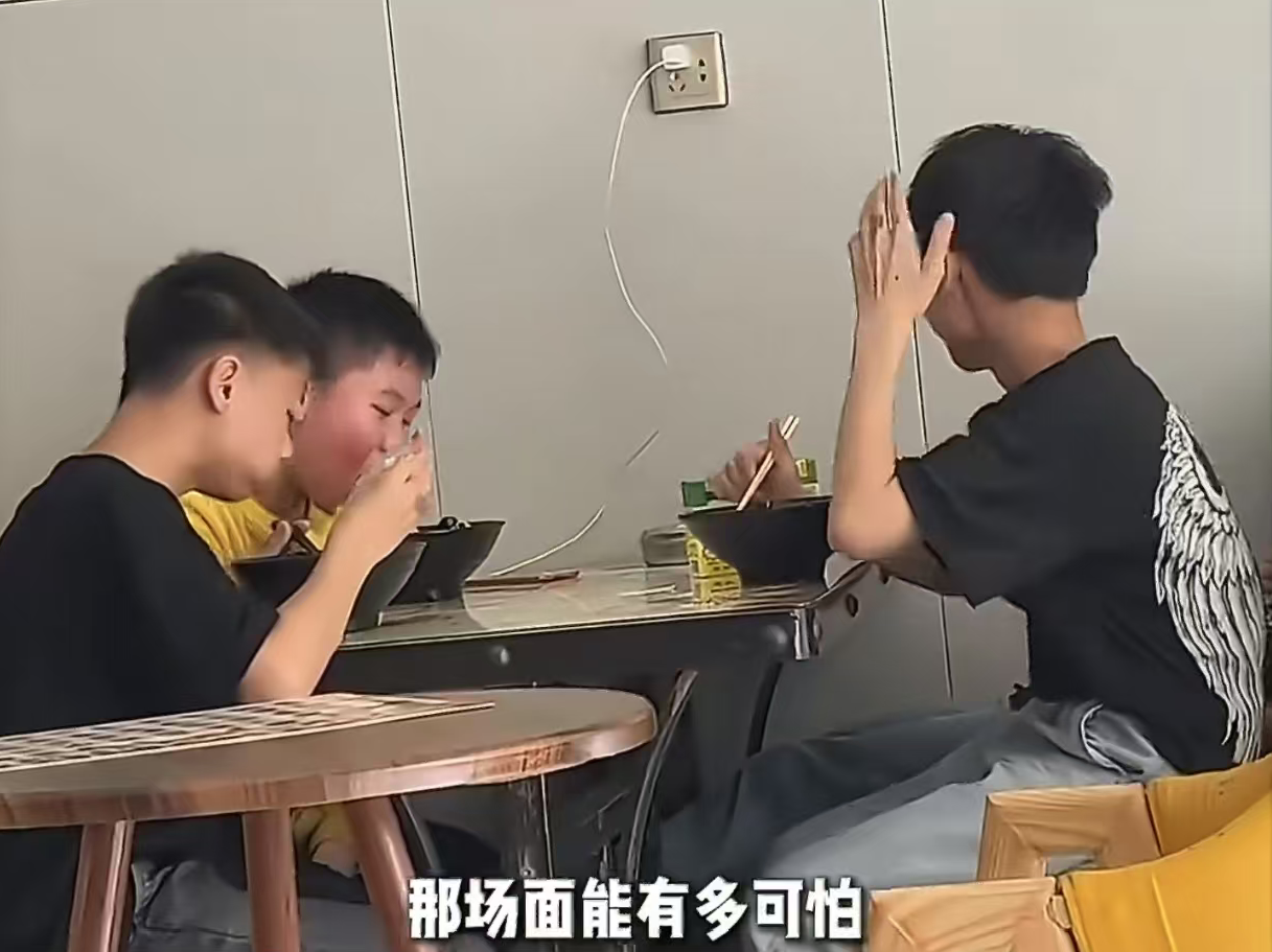 “血脉压制”式反应：校外偶遇老师，学生为什么集体选择假装没看见