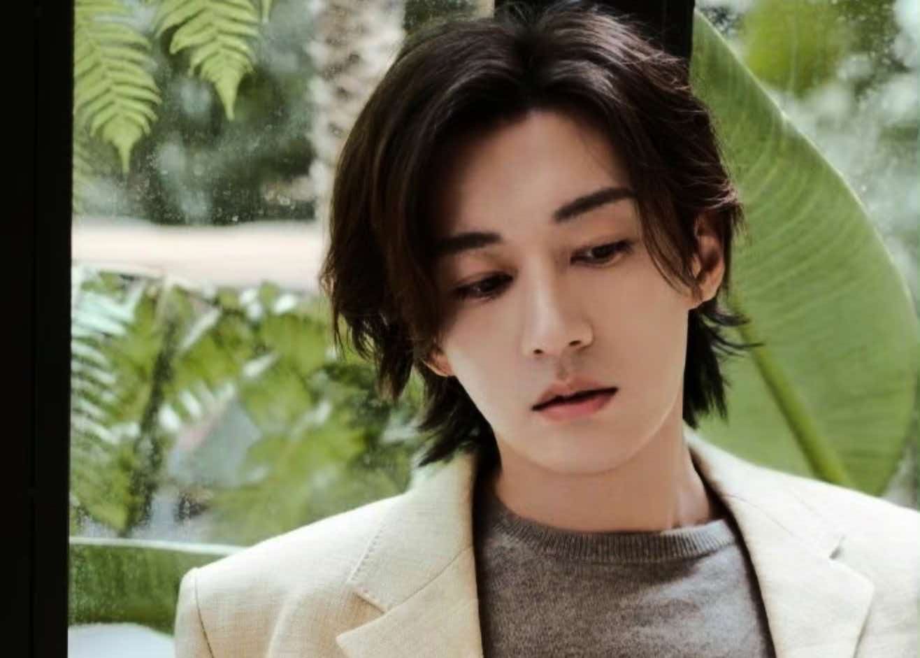 反差封神！刘学义古装长发考古刷屏，日系白月光忧郁感绝了