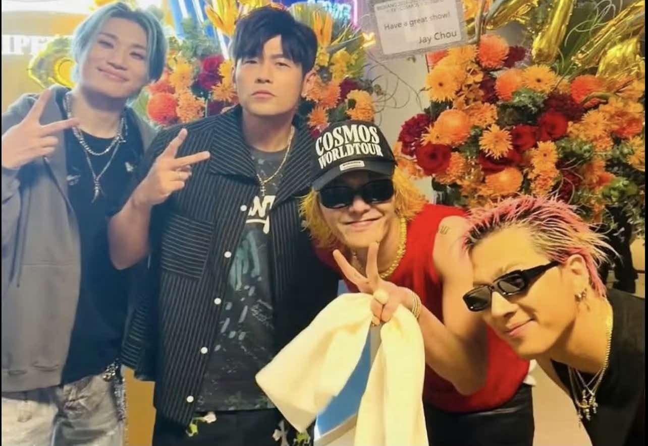 青春双厨狂喜！周杰伦昆凌现身BIGBANG演唱会，后台合照引爆全网