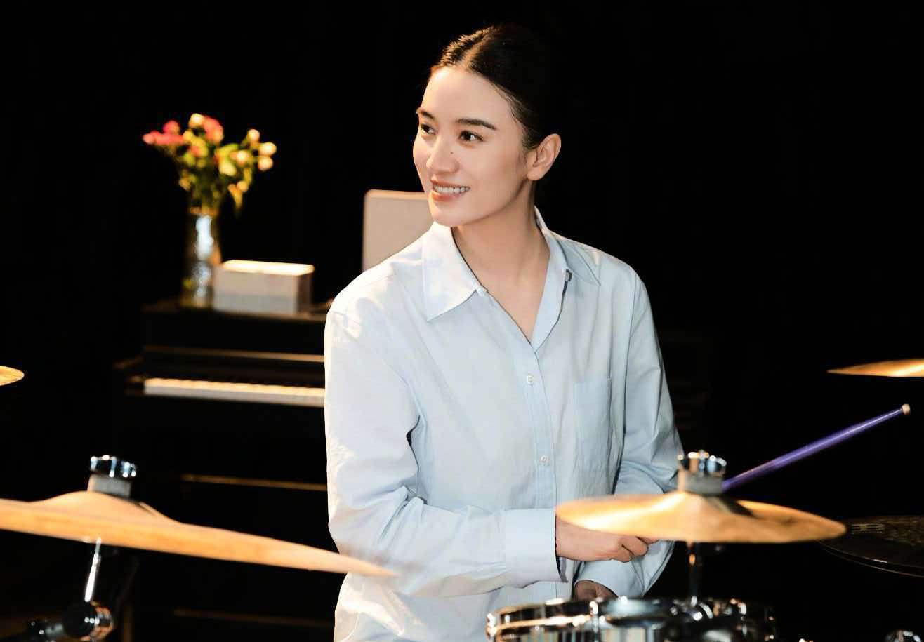 杨澜《向内一公里》为何让宋佳卸下采访者身份、坐进对谈席？