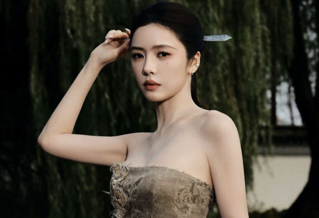 被传故意拖延造成红毯空档，时间戳还原真相，蔡文静早于张小斐救场近五十分钟离场